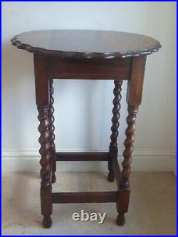 Antique English Round Oak Piecrust Side table With Barleytwist Legs