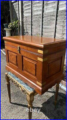 Beautiful Vintage Wooden Chest Box With Brass Inlay (C1)