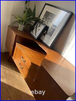 Vintage Retro Mid Century 1960s Modernist Sideboard Cabinet / Dresser
